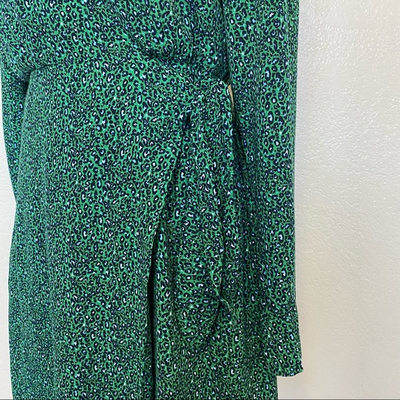 Sanctuary Stay the Night Printed Wrap Dress - Picture 11 of 16